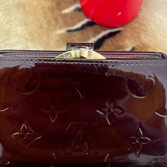 Beautiful Louis Vuitton Vernis Bifold French Kisslock Wallet -EUC
